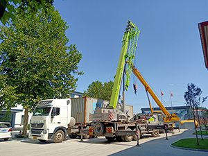 印度尼西亞的石膏粉生產線已全部裝箱運抵港口，印尼的朋友坐等收貨吧。我們的安裝人員已準備就緒，整裝待發(fā)。